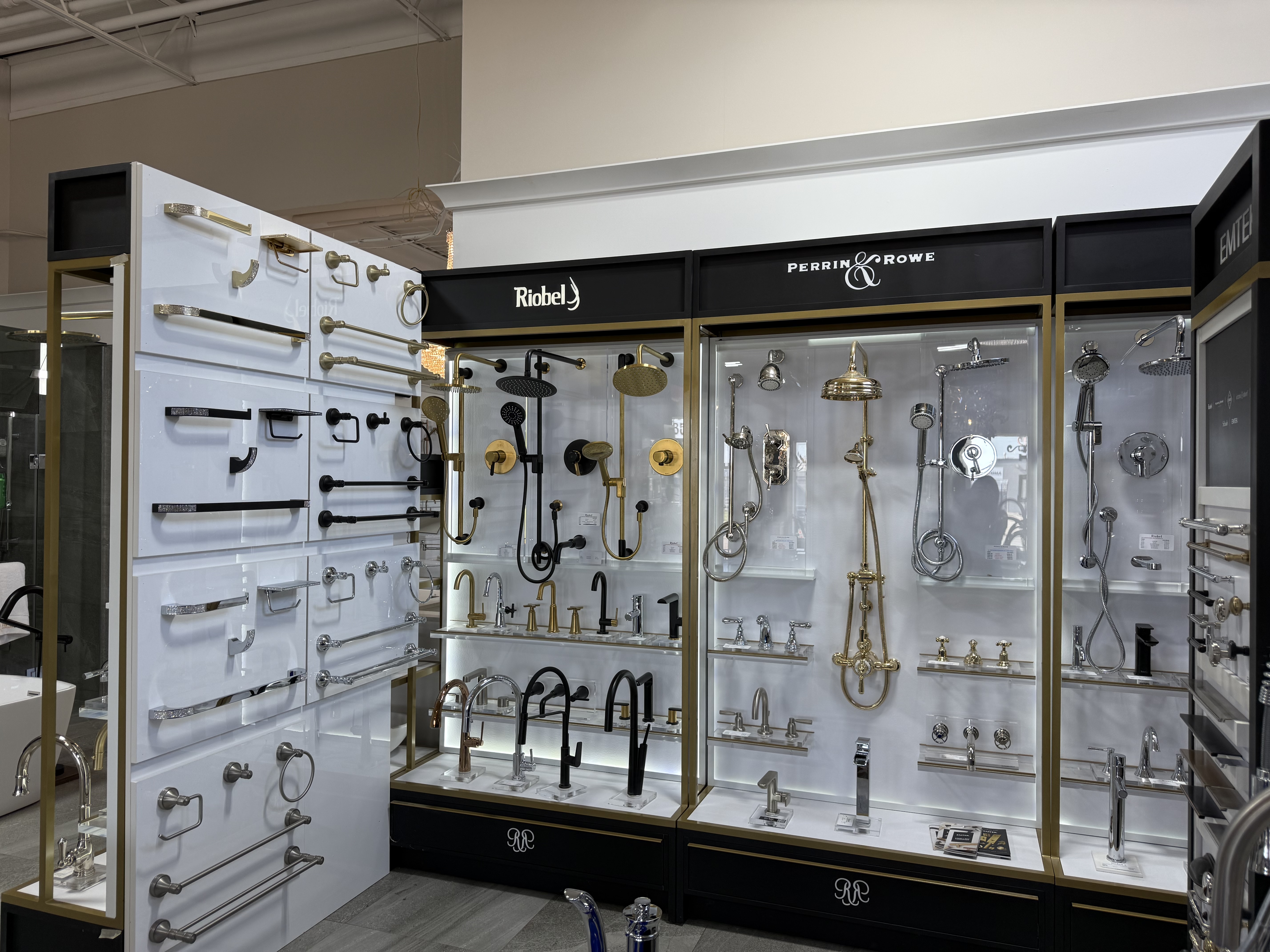 Shower display in Mississauga showroom